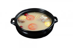 冬季，火鍋底料火鍋體熱者不適宜食用